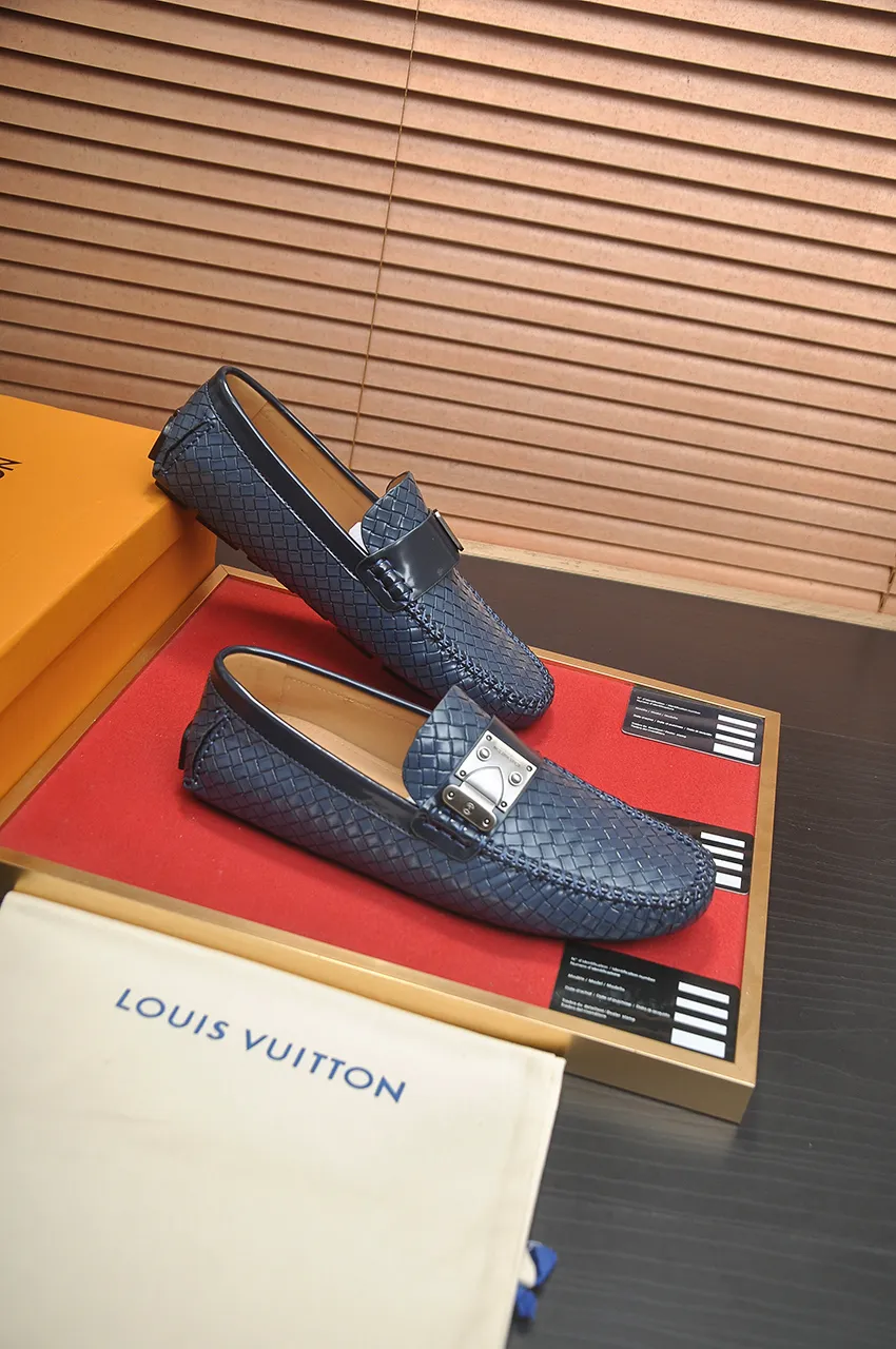Men's men's shoes💰460💶 [LV Doudou shoes] (water-dyed cowhide lining) new model is on the market, available on the official website. The new Doudou shoes are processed into single-color materials, and the uppers are made of imported woven cowhide material. The body of the shoe is fully hemmed with mark thread, and is lined with imported original cowhide leather. The elegant shoe shape is super suitable for all-matching, and the size is 38-44.